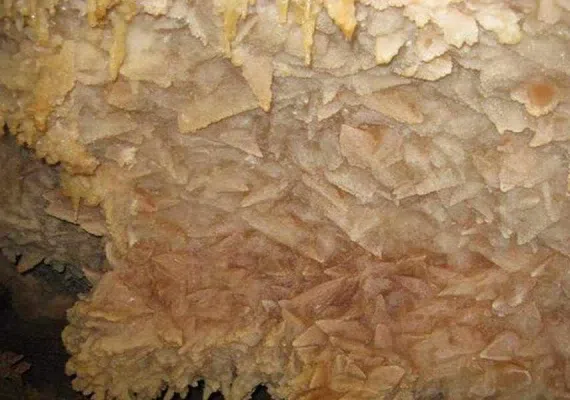 غار بلور یونسی