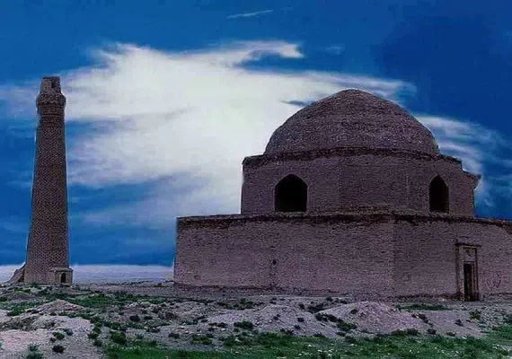 محوطه تاریخی سنگ بست و مقبره ارسلان جاذب