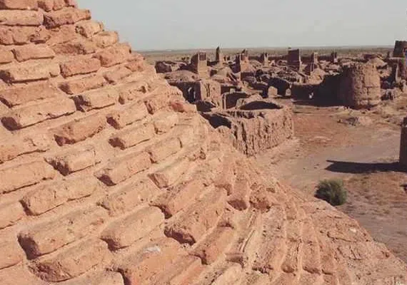 مجموعه معماري روستاي عمراني گناباد