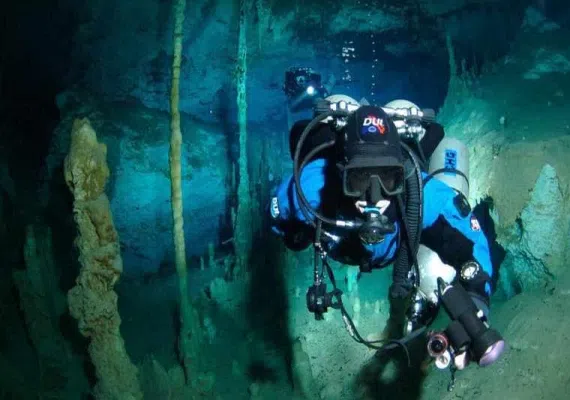 غار سرنی نیشابور