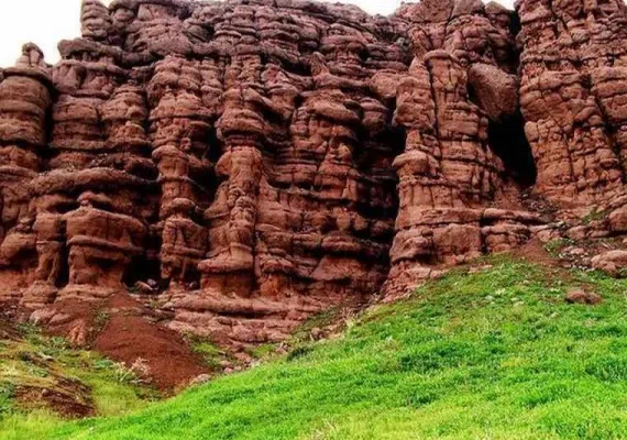 دره هفت غار نیشابور