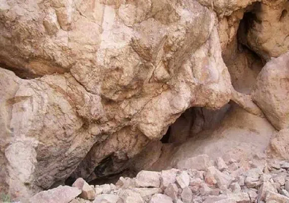 غار لکی اسپیور قاینات