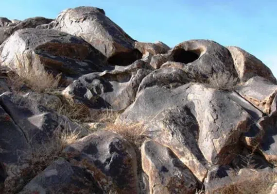 کمر مقبولا بینالود