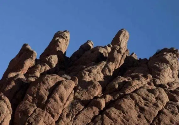 دره هفت غار نیشابور