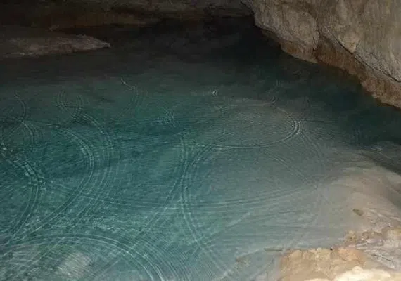 غار سرجوش تشان