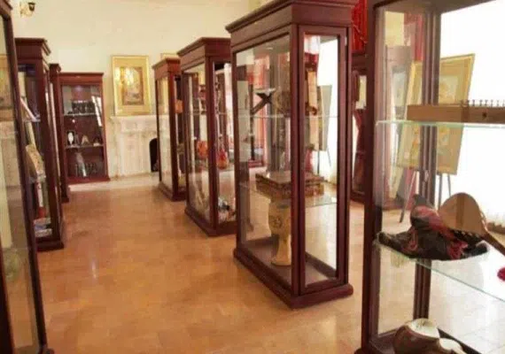 خانه تاریخی ملک