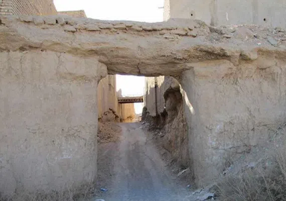 خندق های سنگی قلعه سرورخان