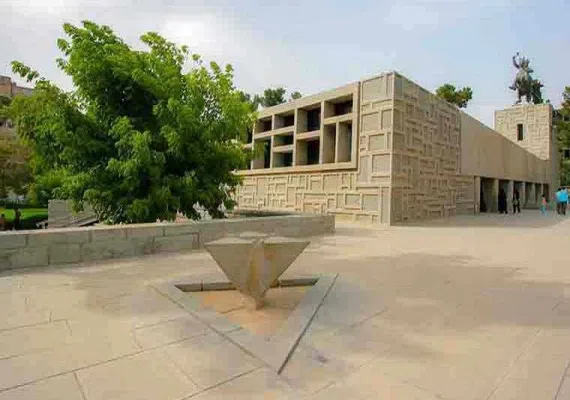 آرامگاه نادرشاه