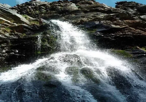 آبشار طویل کوه شاه رابر