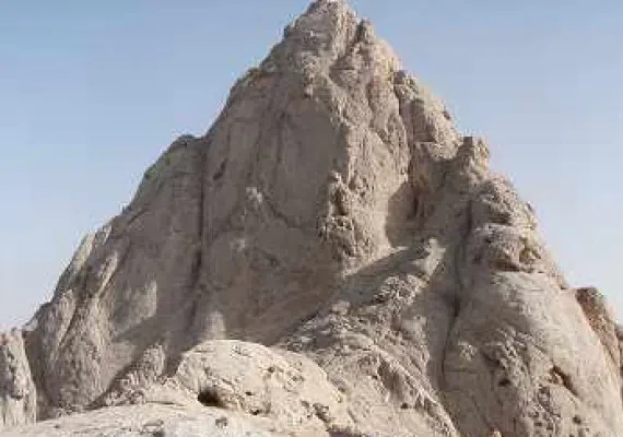 غار ها و پناهگاه های قلعه بزی شهرستان مبارکه