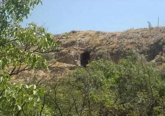 غار زری مشهد