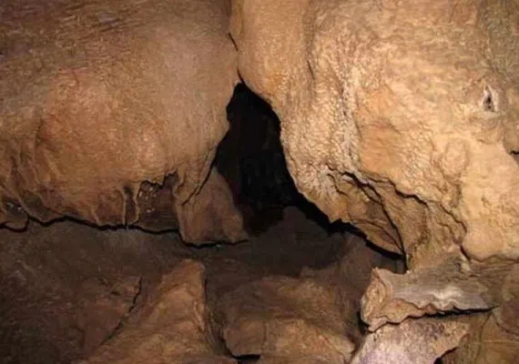 غار گرو دوزین گلستان