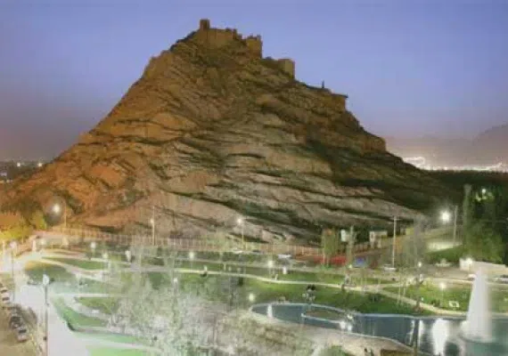 کوه تاریخی آتشگاه، معبد موبدان زرتشتی