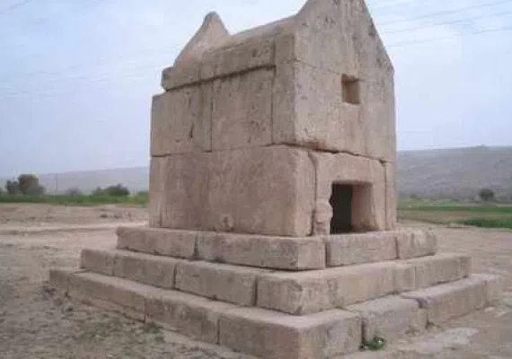 گوردختر، قبری از خاندان کورش کبیر