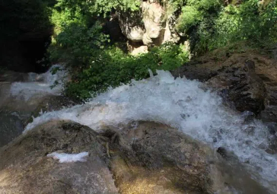 مجمومه آبشارهای لوه، آبشارهای پله ای ایران