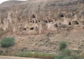 غار چهل خانه