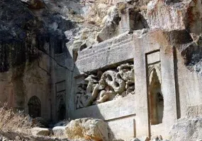 معبد داش کسن، عبادتی از جنس اژدها