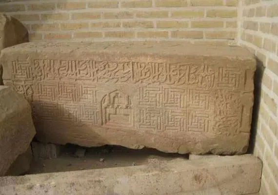 بقعه پیر احمد زهرنوش، مدفنی از جنس تاریخ