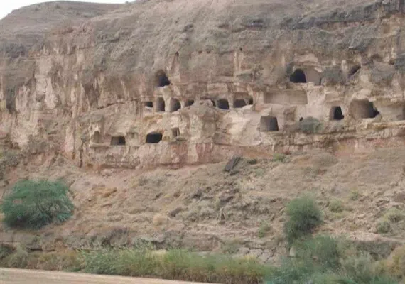 غار چهل خانه