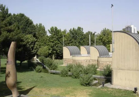 موزه هنرهای تزئینی، نمایش دهنده هنر ایران