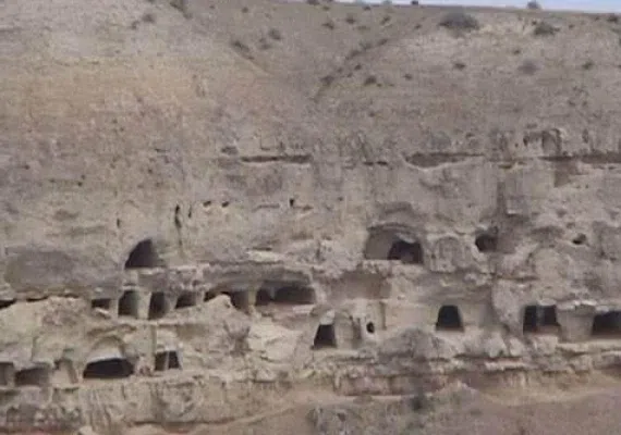 غار چهل خانه