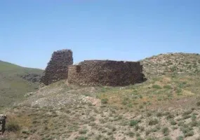 قلعه ضحاک، معجونی از تاریخ و افسانه