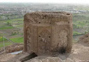 برج نقاره خانه، برجی با هویت نامشخصی