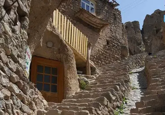 روستای کندوان، تنها روستای صخره ای و مسکونی جهان