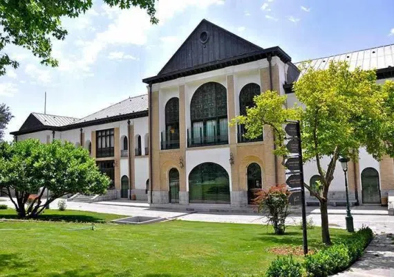 کوشک احمد شاهی تهران، عمارتی با شکوه