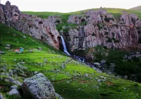 آبشار ورزان کجاست