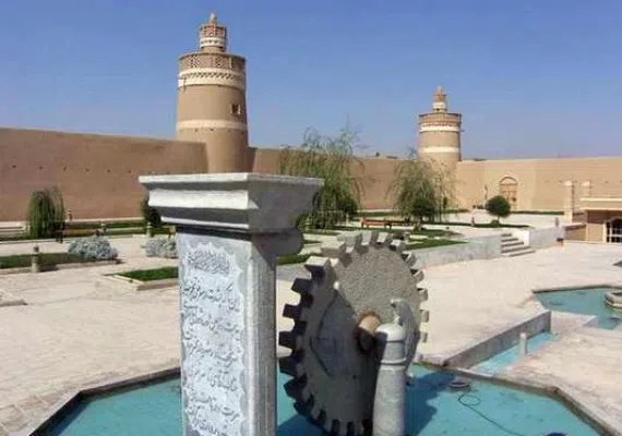 ارگ شیخ بهایی، هفت برج خارون