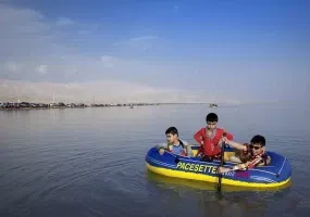 دریاچه کفه خنج، دریاچه ای در همسایگی نخل ها
