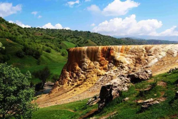 چشمه کانی گراوان