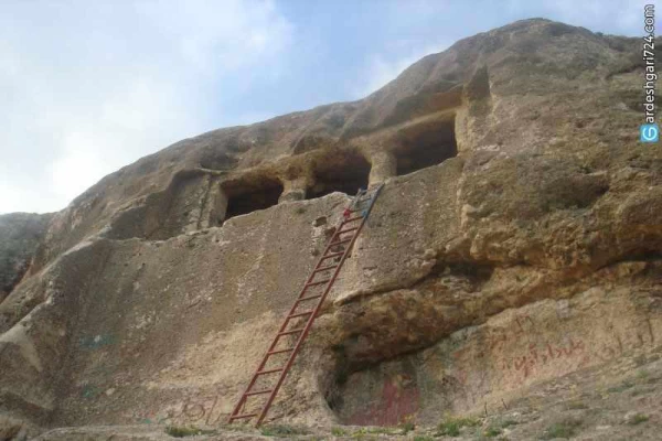 غار فخریگاه، فقرگاه