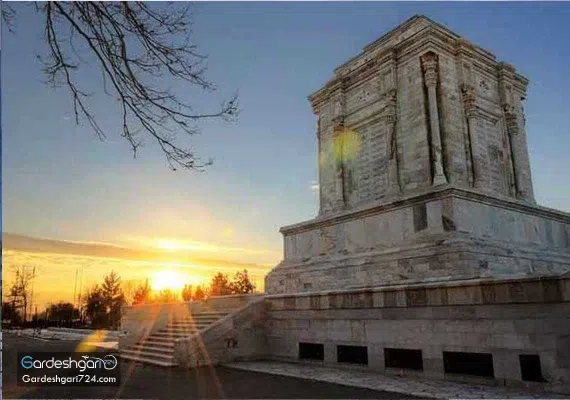 آرامگاه و مقبره فردوسی کجاست