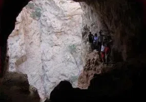 غار پهلوان و دره تنگه تیگاب