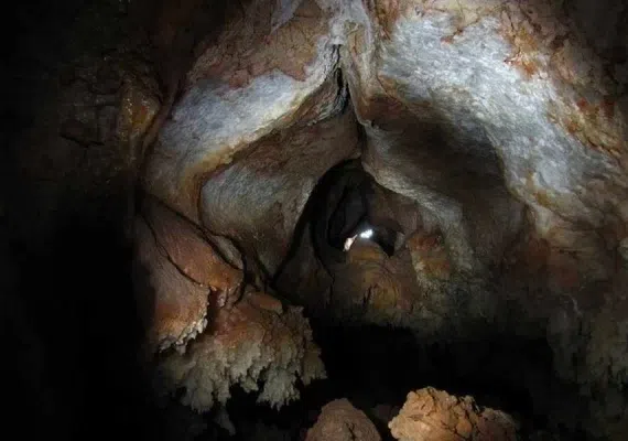 غار بلور یونسی