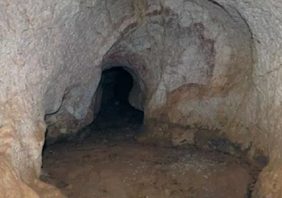 غار خاگینه نماد زیبایی در دل کوه