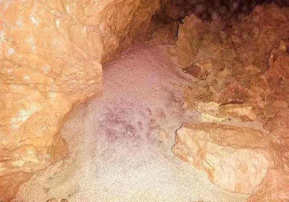 غار سرنی نیشابور