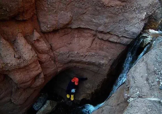 دره هفت غار نیشابور