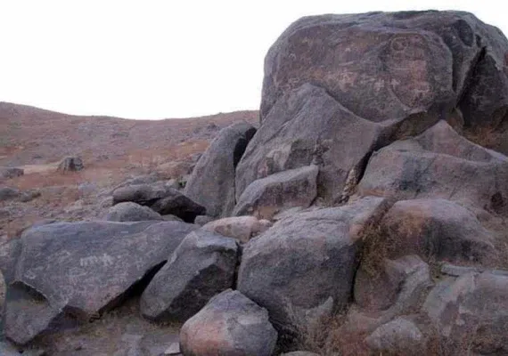 کمر مقبولا بینالود