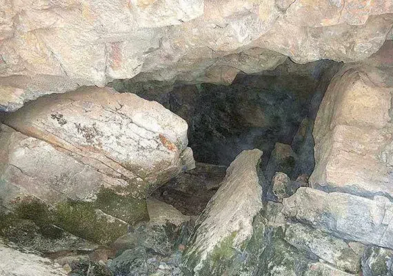 غار سرنی نیشابور