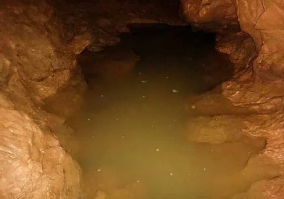 غار سرنی نیشابور