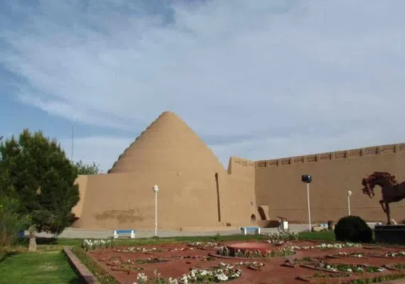 یخدان مویدی