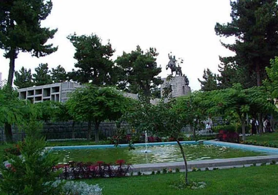 آرامگاه نادرشاه