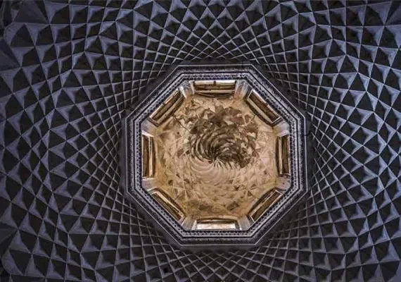 عمارت شترگلو