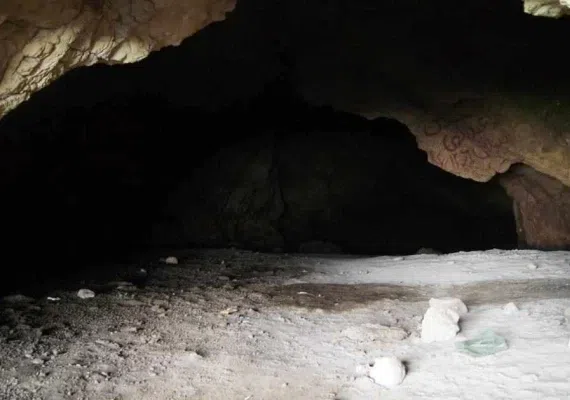 غار پبده (محل زندگی انسان های اولیه)