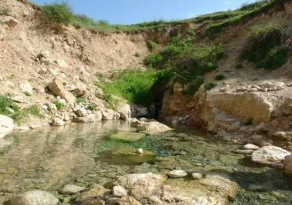 چشمه آب گرم مهمانک