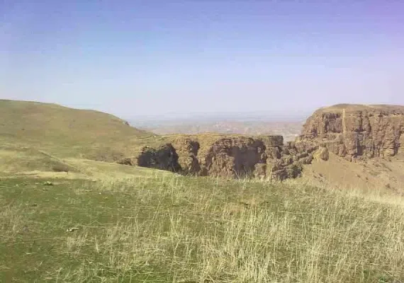 بقایای ارگ فرود کلات