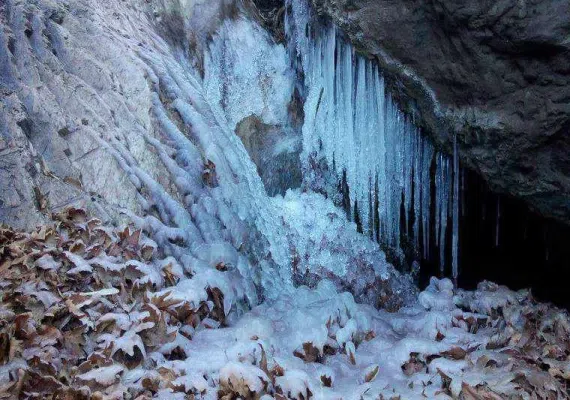 آبشار بید و غار اژدر